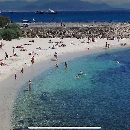 Appartement Beau Avec Mezzanine Antibes